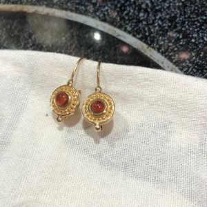 Antique 14 kt yellow gold earrings for pierced ears, with real Rubies